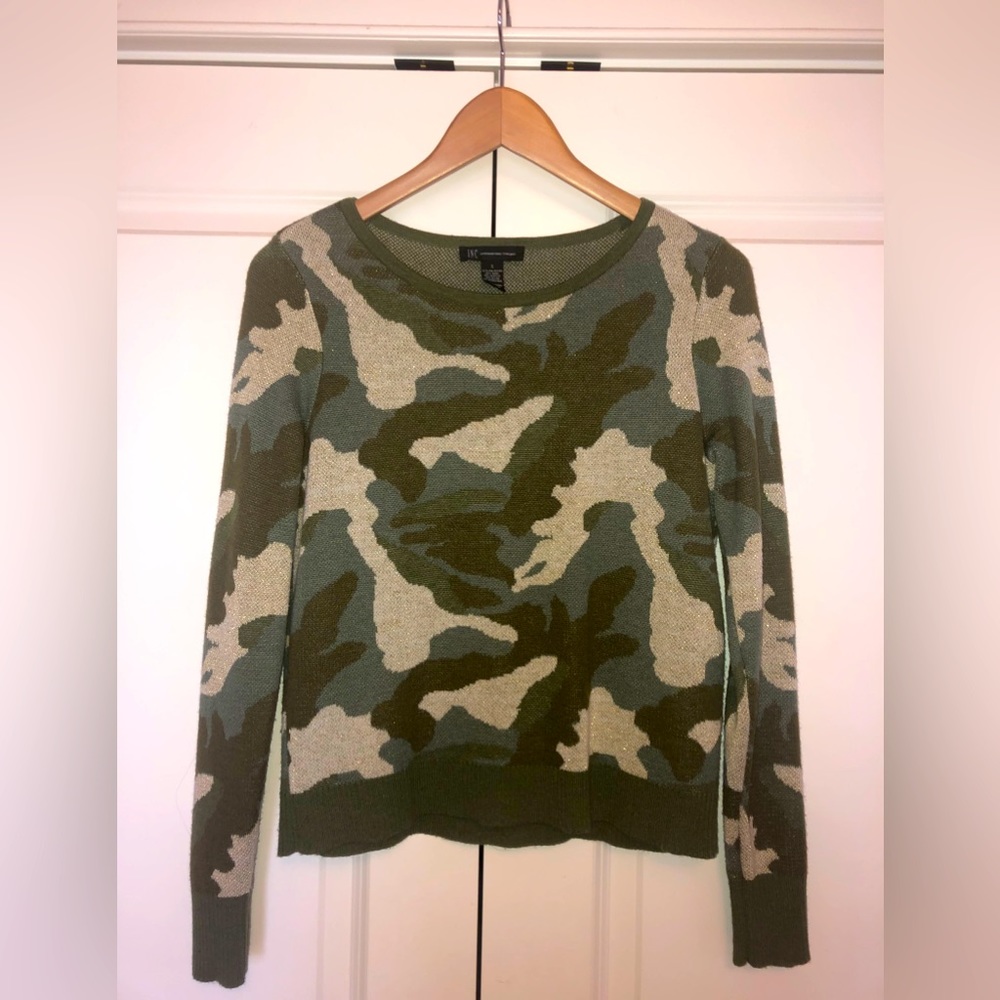 INC slight crop, camo sweater, excellent shape. Non-smoking home
